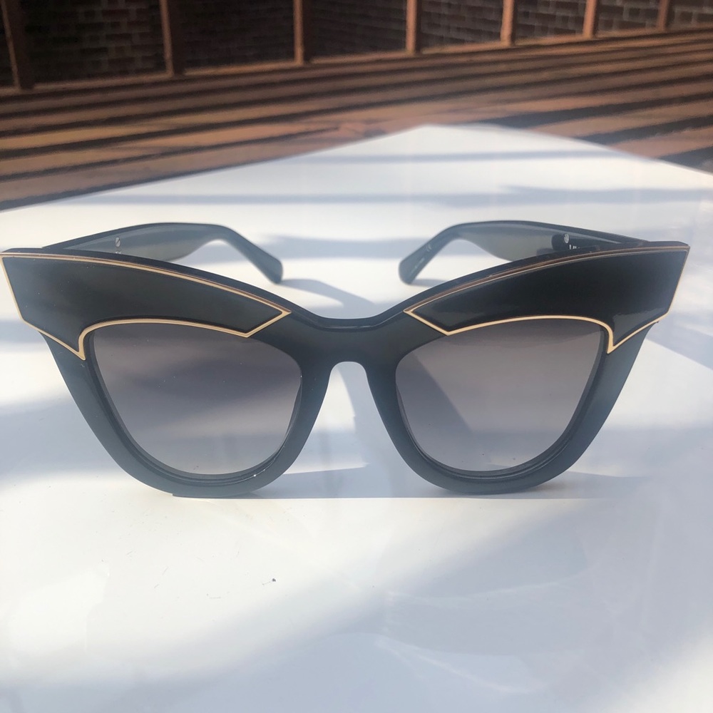 Valley Eyewear “Depotism” in black & gold.